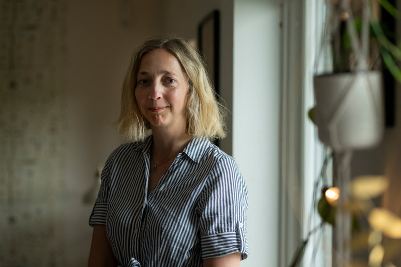 Emma Bouvin söker kontrasten mellan ljust och mörkt, såväl i livet som i skrivandet.
