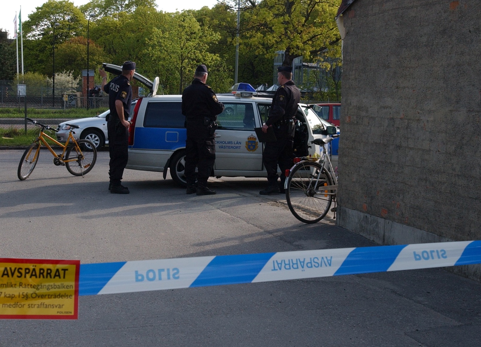 Brottet skedde på Polisvägen i Höllviken.