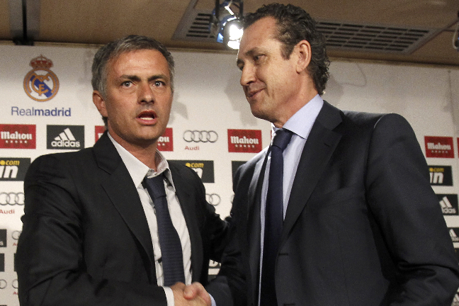 José Mourinho fick kritik av Jorge Valdano för att han bänkade Karim Benzema.
