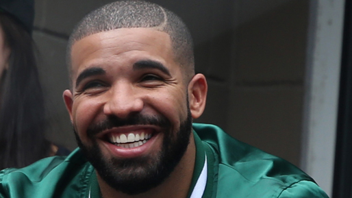 Drake fanns på plats på läktaren för att peppa sin älskling. 