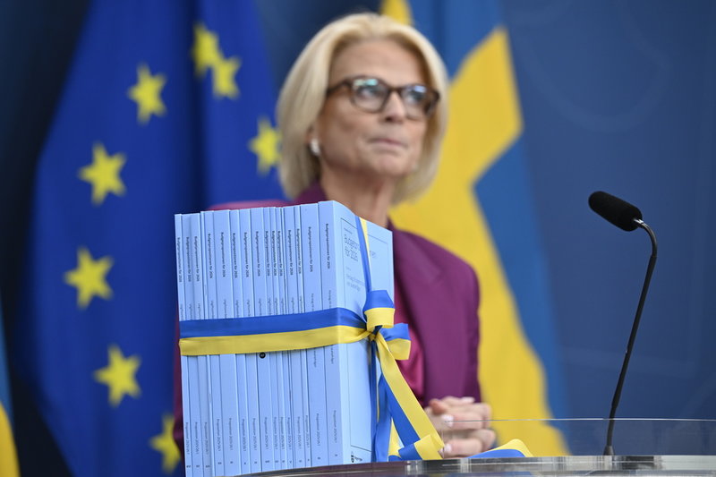 Finansminister Elisabeth Svantesson (M) presenterar höstbudgeten under en pressträff på Rosenbad.