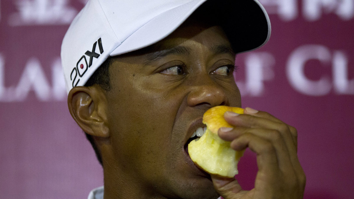 1. Tiger Woods äter ett äpple och är god 38 miljoner dollar.