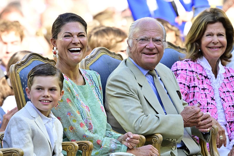 Prins Oscar, kronprinsessan Victoria, kung Carl XVI Gustaf och drottning Silvia Prins Oscar, kronprinsessan Victoria, kung Carl XVI Gustaf och drottning Silvia