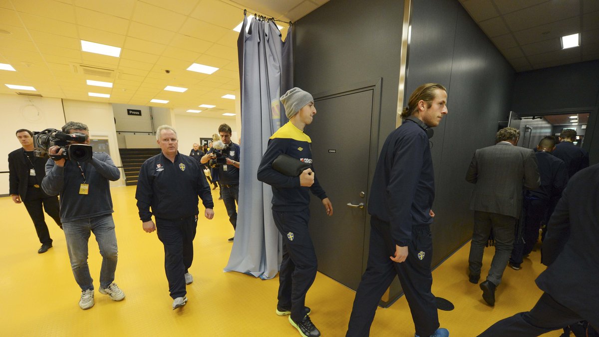 Här anländer Zlatan Ibrahimovic och Jonas Olsson.