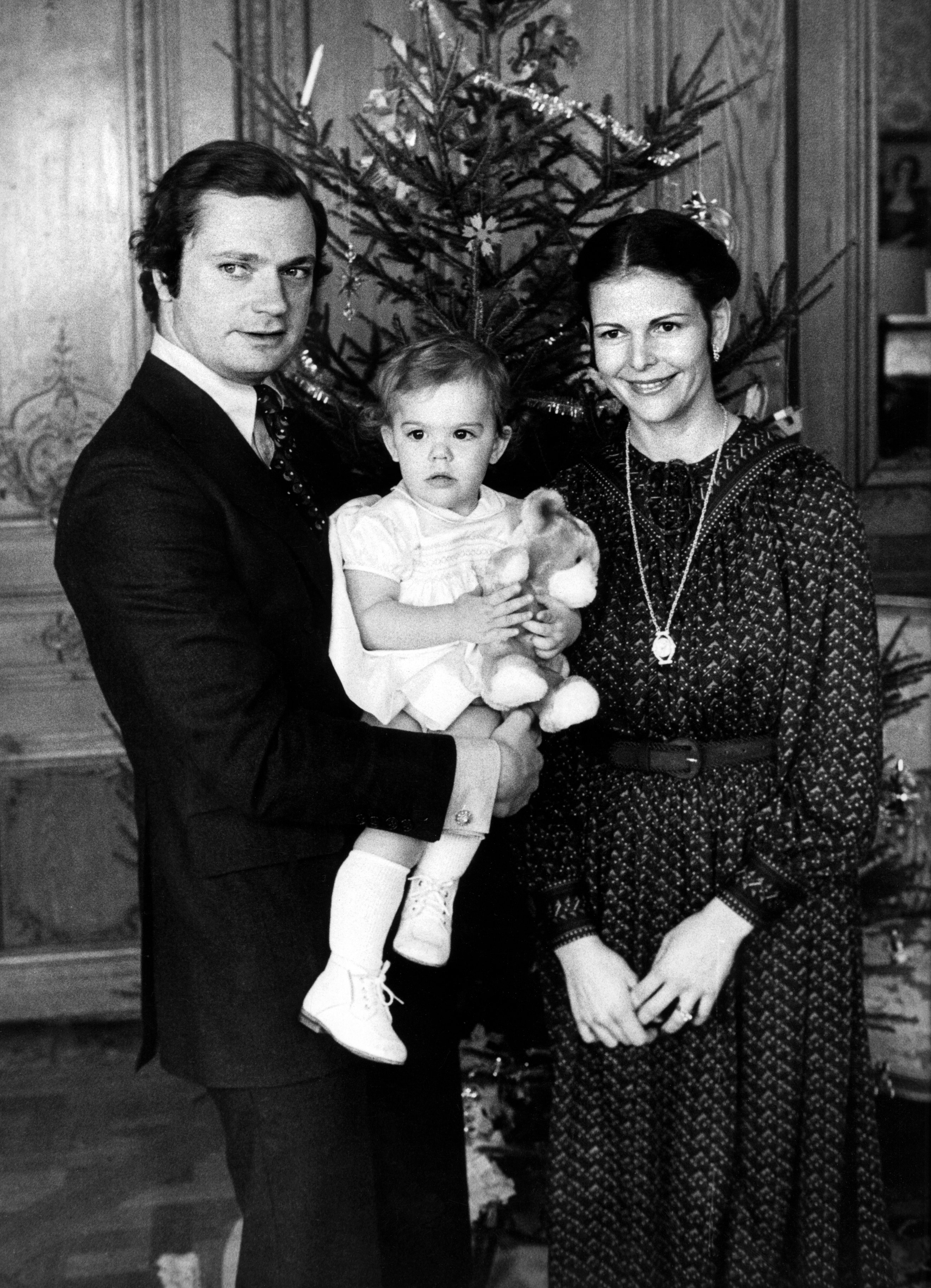 1978. Kronprinsessan Victoria är fortfarande ensambarn och firar jul med pappa kungen och mamma drottningen.