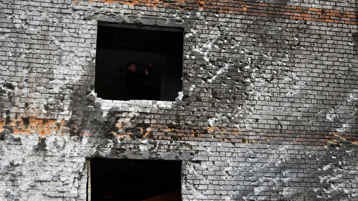 En byggnad som skadades i en rysk attack i Zaporizjzja i måndags.
