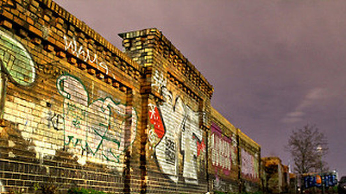 Mjukstartar med den här bilden. MMMM, Berlinmuren. 