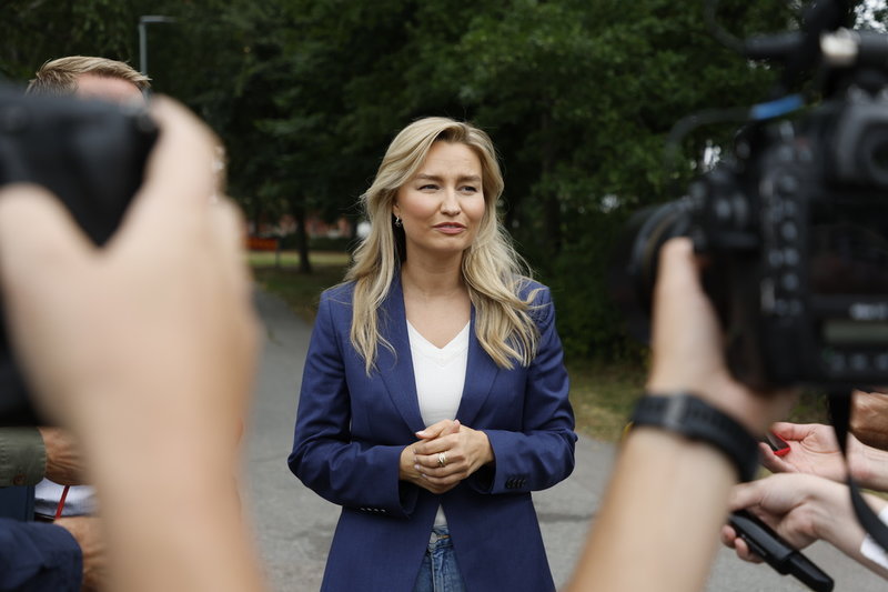 Kristdemokraternas partiledare Ebba Busch på besök i Årby i Eskilstuna.