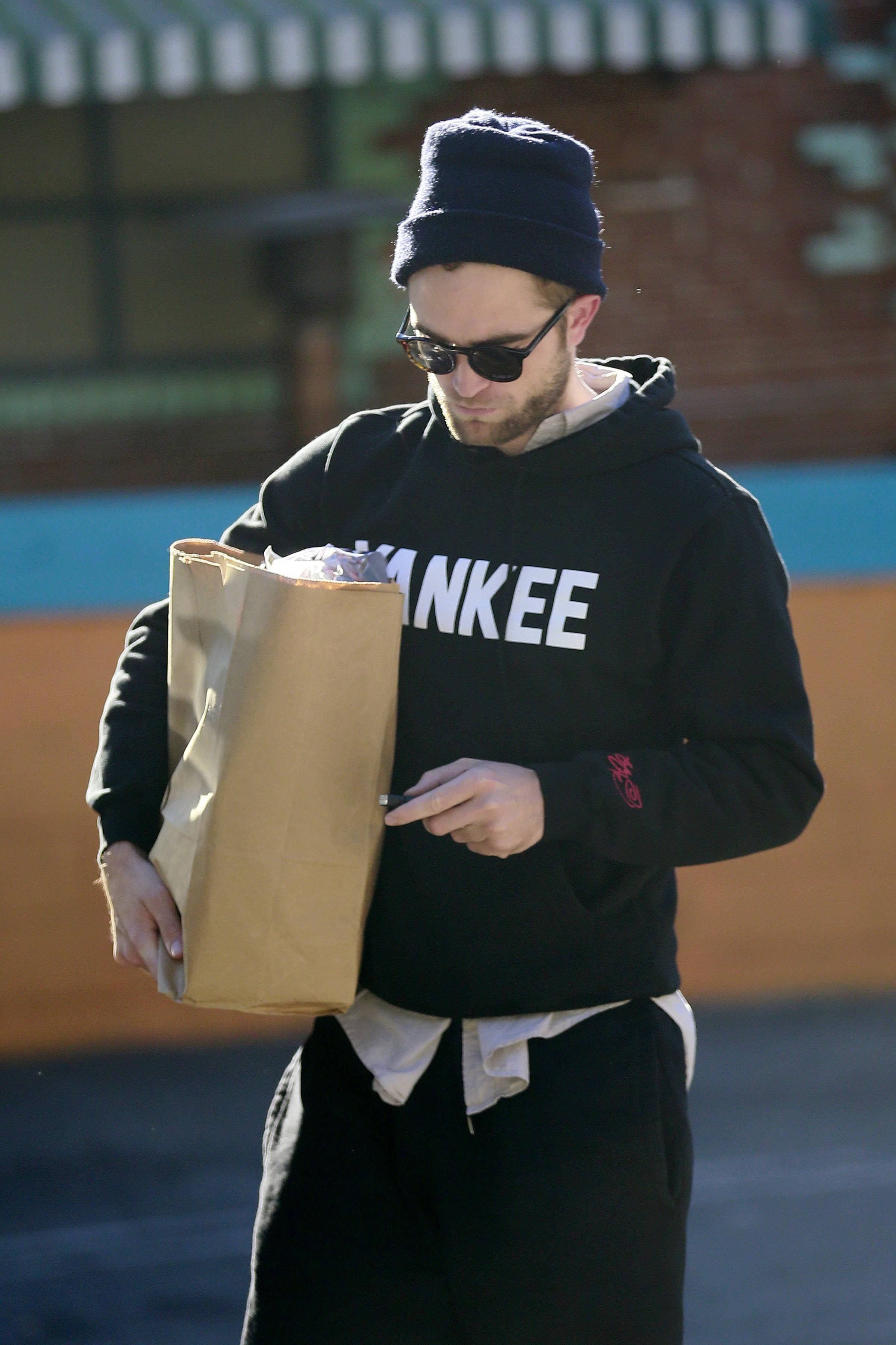 Robert Pattinson i myskläder. Robert Pattinson i myskläder.