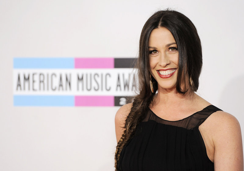 Alanis Morissette fick äran att spränga Ben Afflecks skalle i 'Dogma'.