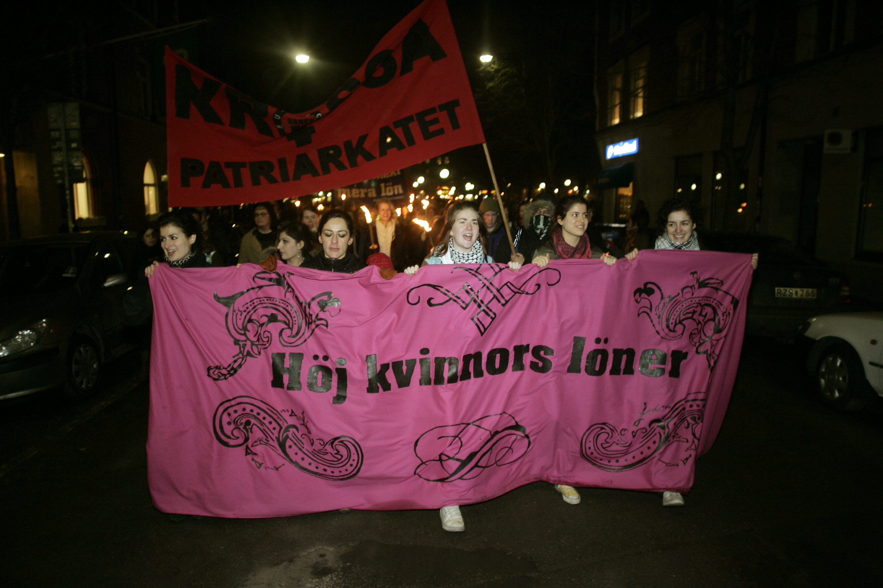 Vänsterpartiet håller demonstration till Medborgarplatsen i Stockholm med anledning av internationella kvinnodagen