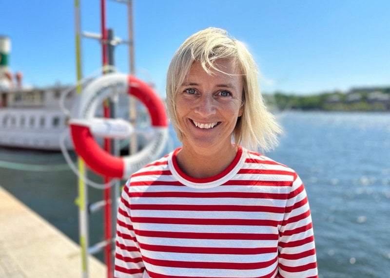 I vattnet ska små barn ska aldrig vara längre ifrån en vuxen än armlängds avstånd, enligt Eva Schüler, vattensäkerhetsexpert hos Trygg-Hansa. Pressbild.