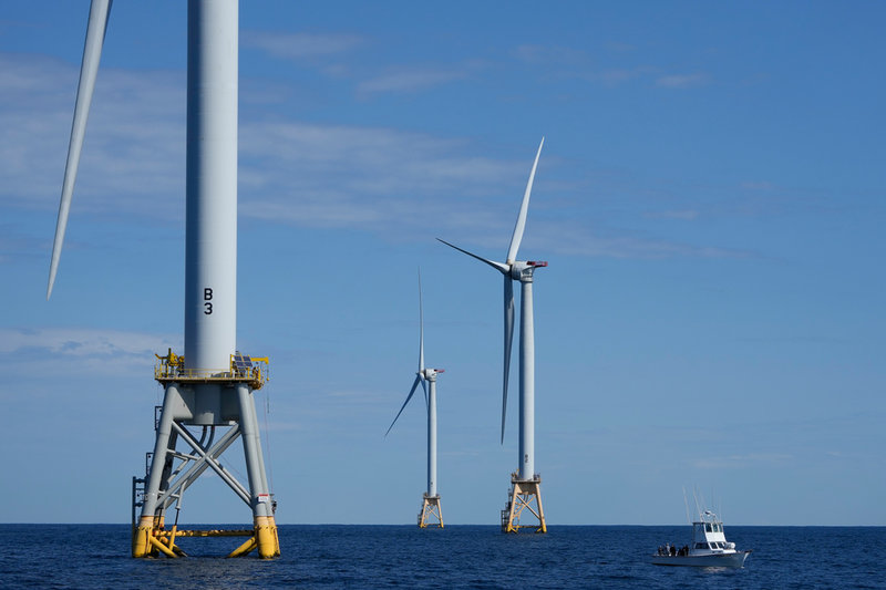 Vindkraftverk i USA:s första kommersiella havsbaserade vindkraftspark, i närheten av Block Island i delstaten Rhode Island. Arkivbild.