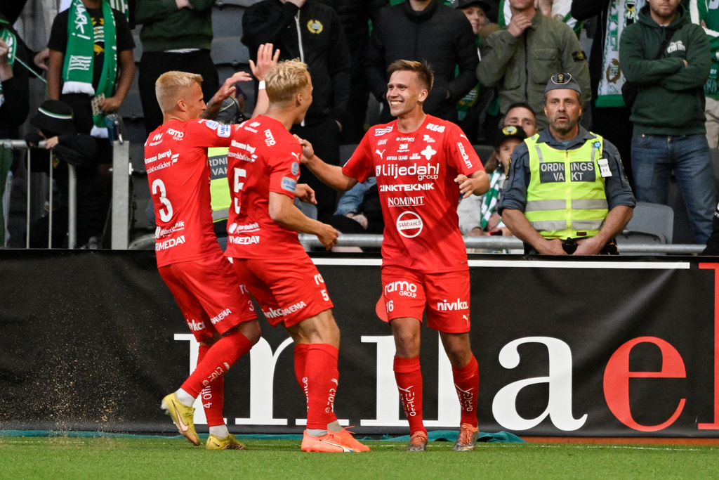 Värnamos Albin Lohikangas jublar efter 2–0-målet mot Hammarby på Tele2 arena.