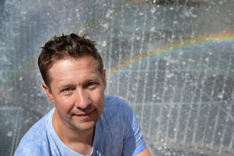 Jeppe Hein praktiserar yoga och mediterar dagligen för att få balans i sitt liv.