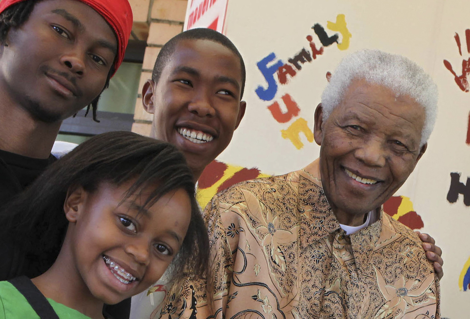 Nelson Mandelas barnbarn Zenani (i nedre bildkant) omkom i morse.