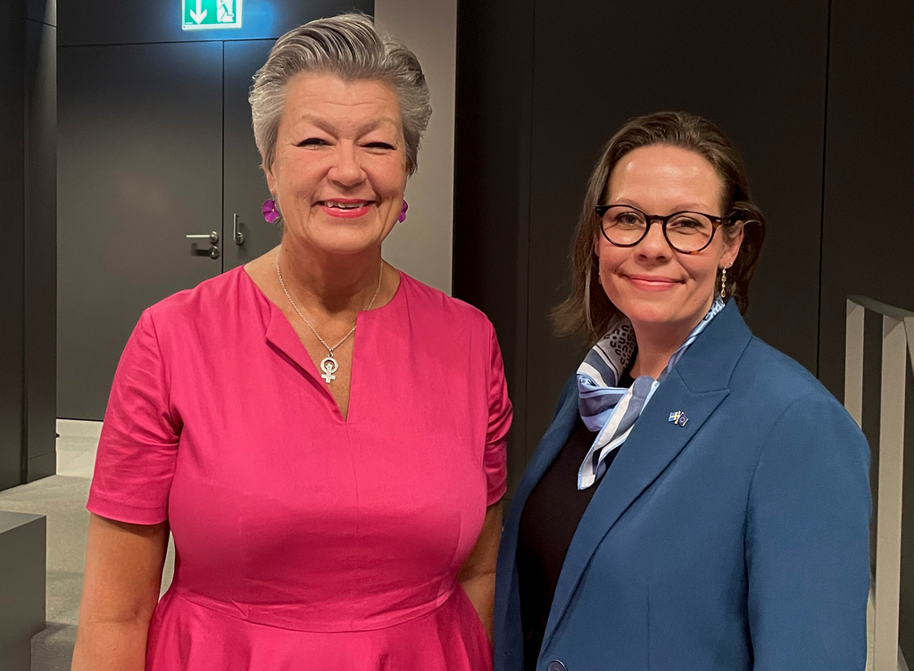 Nöjda miner på inrikeskommissionär Ylva Johansson och migrationsminister Maria Malmer Stenergard (M) efter torsdagens uppgörelse i Luxemburg.