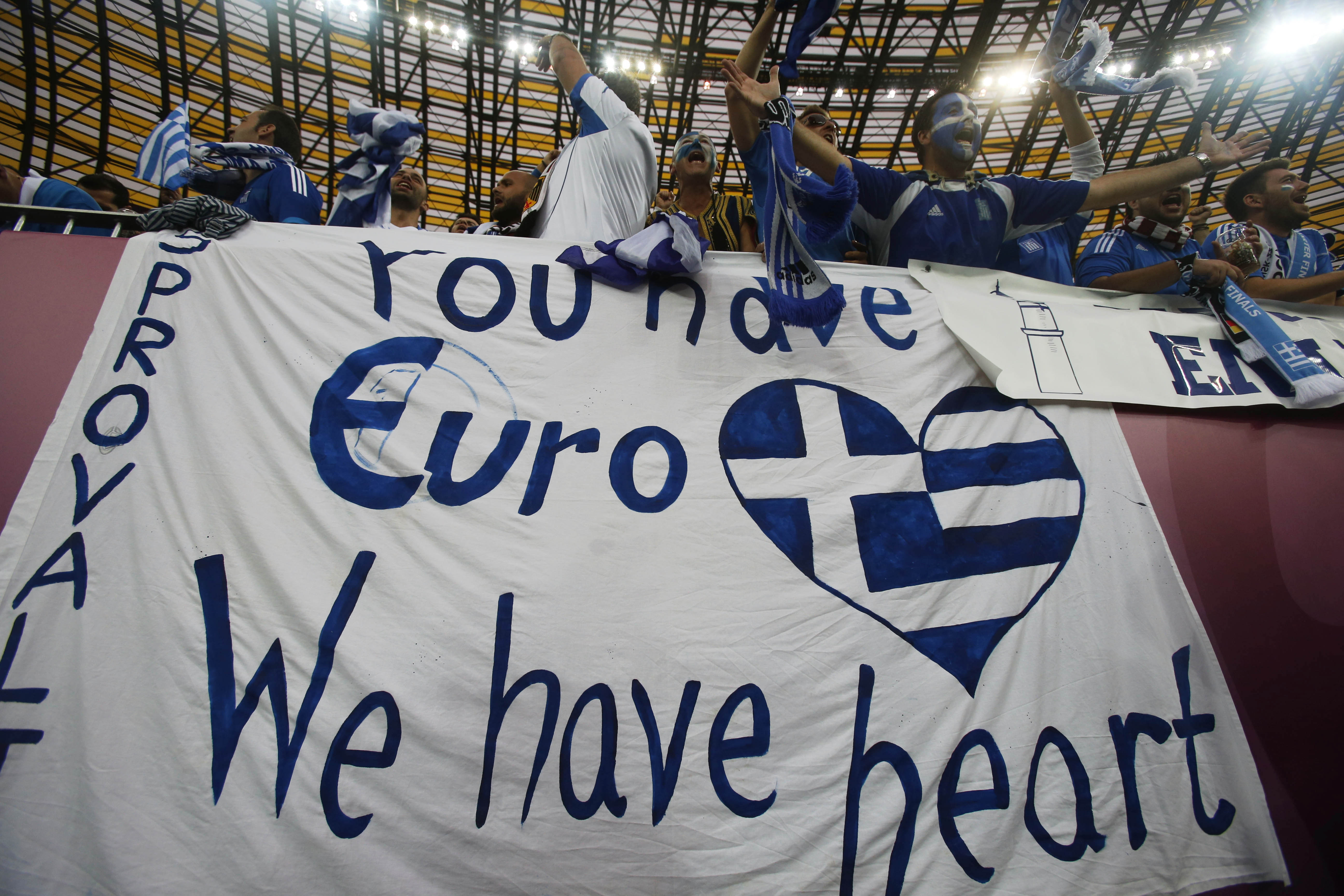 De grekiska fansen vill få ut sitt budskap mot EU innan matchen.