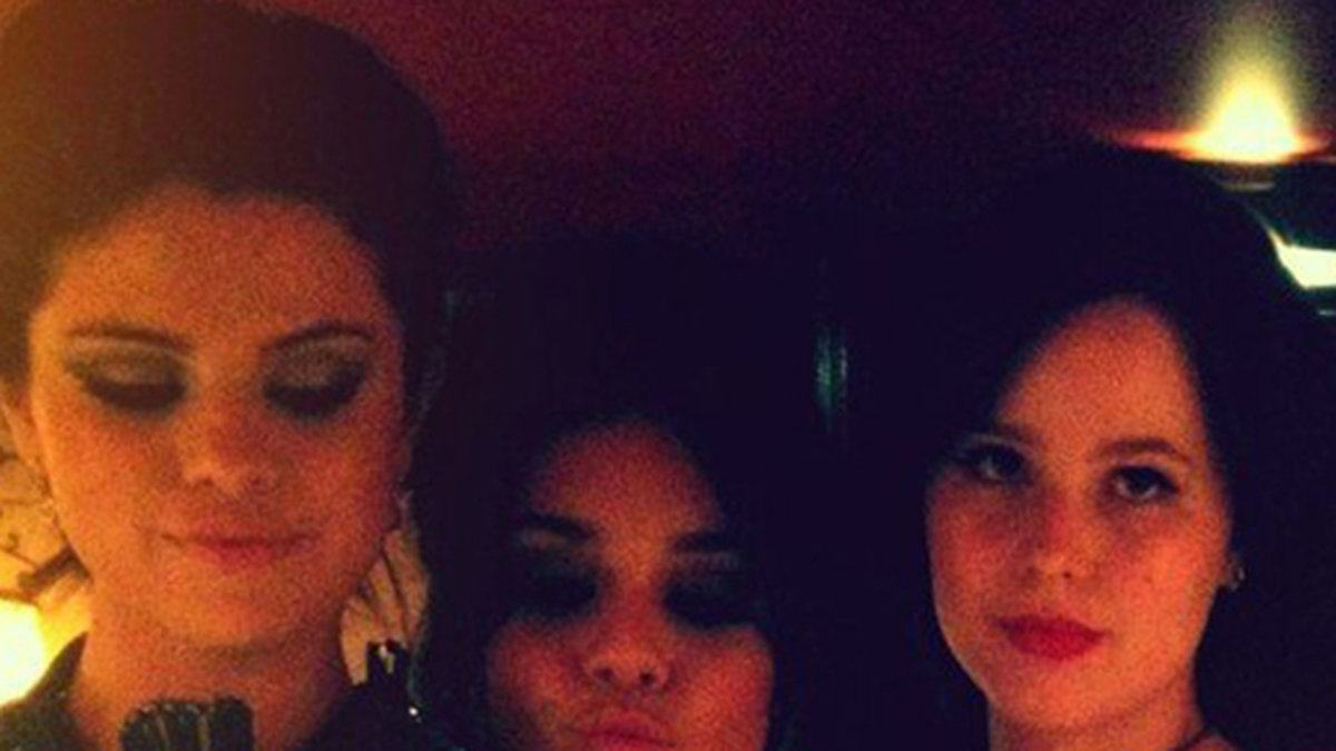 Vilken trio! Selena Gomez, Vanessa Hudgens och Ashley Benson på partaj. 