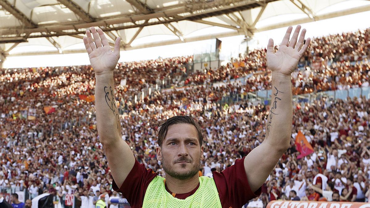 28 maj spelade Totti sin sista match mot Genoa efter 24 år i klubben. 