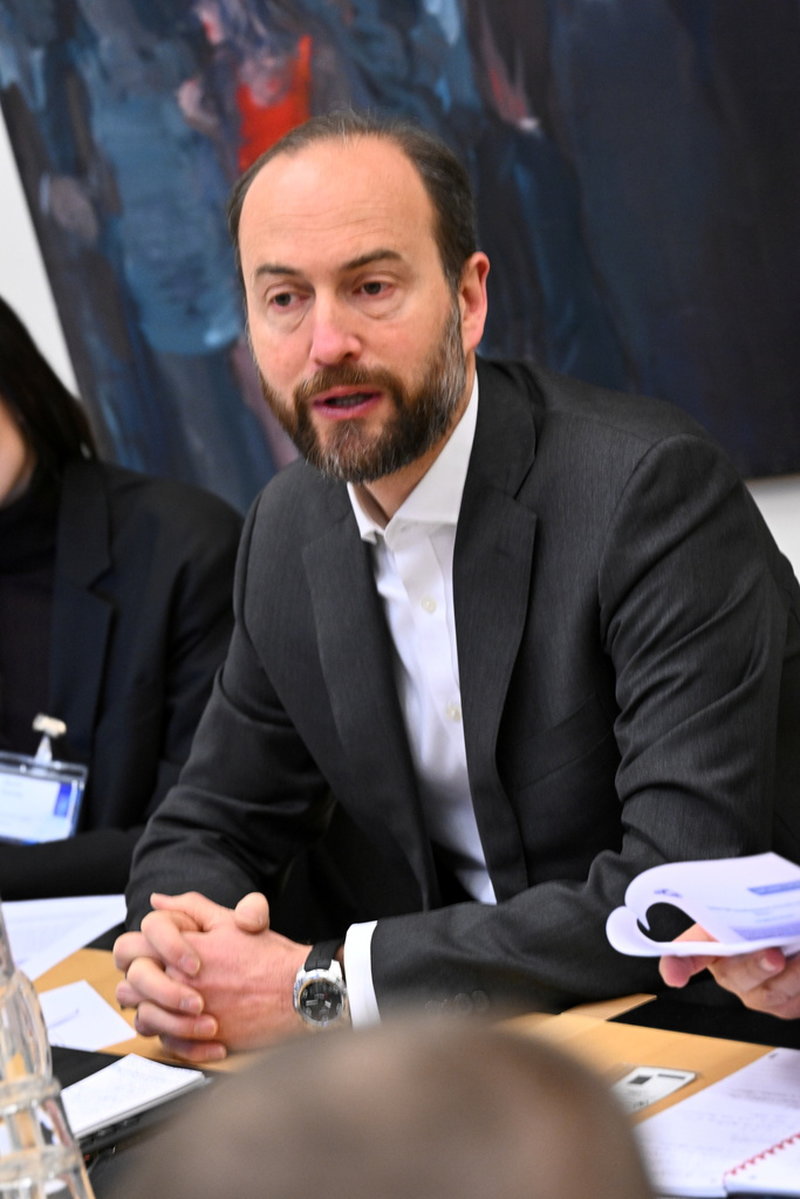 Delegationschefen för FSAP Tommaso Mancini Griffoli under fredagens pressträff i Riksbankens lokaler.