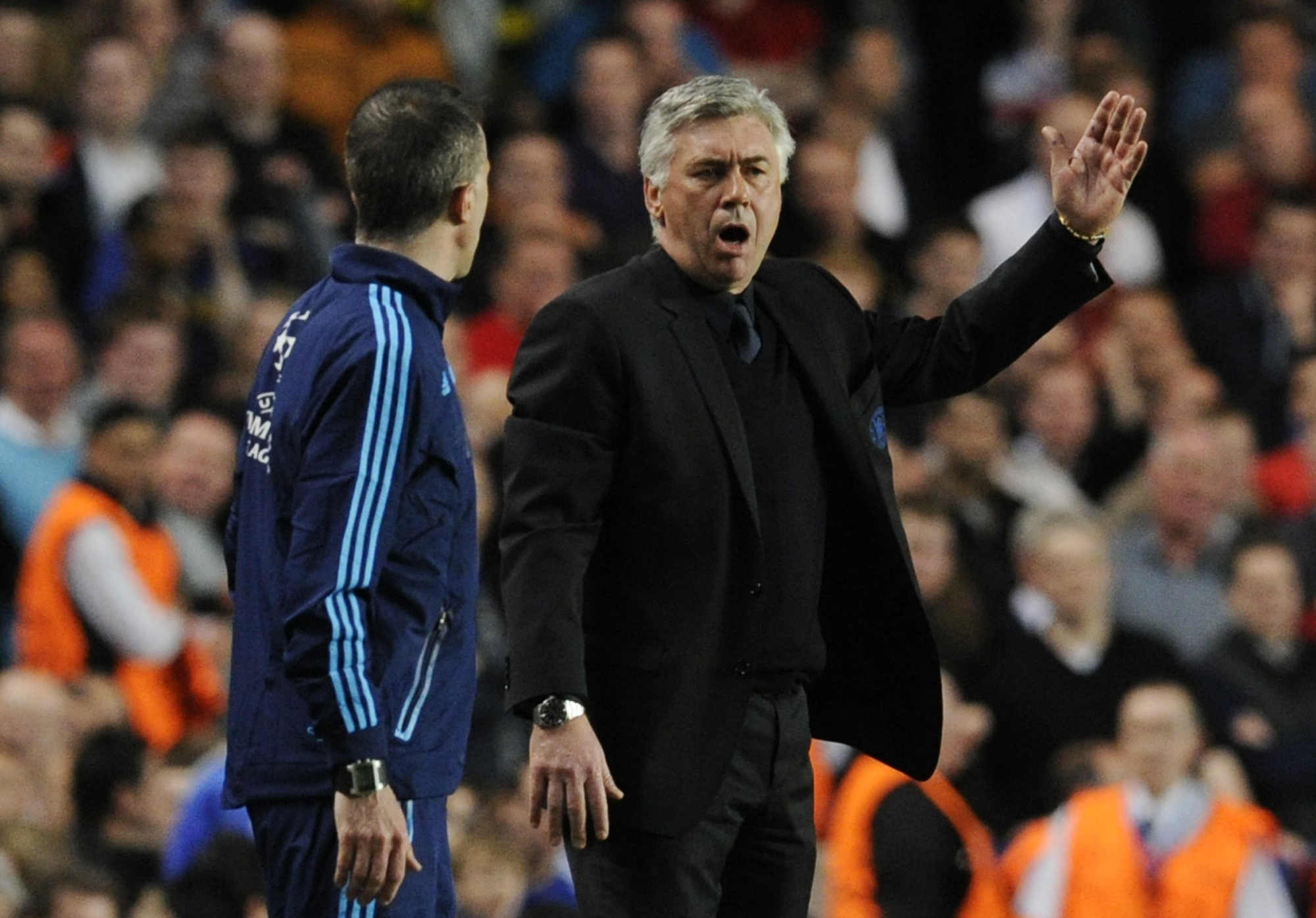 Carlo Ancelotti gjorde succé första säsongen som tränare för Chelsea säsongen 2009/2010. Vinst i både ligan och FA-cupen. Säsongen därpå blev dock Chelsea titellösa och det stod inte den ryske miljardären ut med. Carlo Ancelotti gjorde succé första säsongen som tränare för Chelsea säsongen 2009/2010. Vinst i både ligan och FA-cupen. Säsongen därpå blev dock Chelsea titellösa och det stod inte den ryske miljardären ut med.