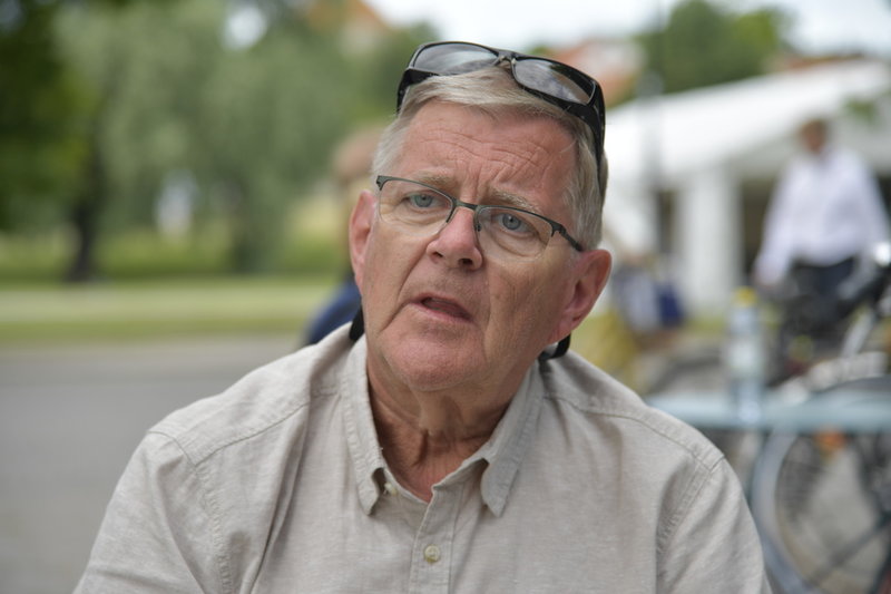 Lars Reuterberg ingrep trots att han är skadad i knät.