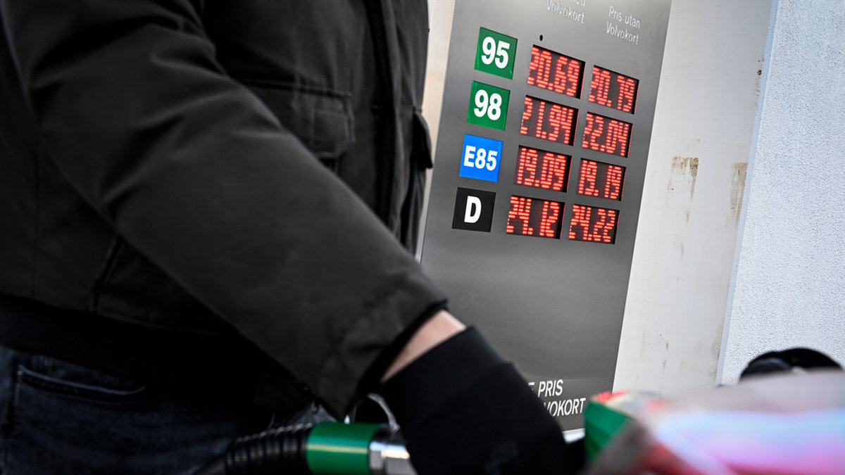 Literpriset på diesel kan bli några kronor billigare efter nyår. Arkivbild.