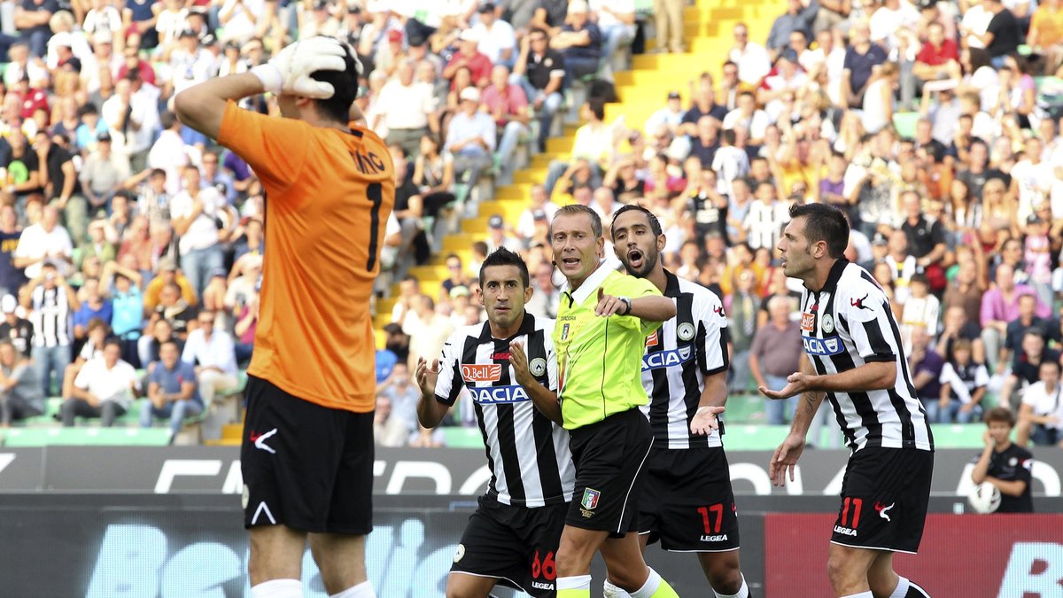 Udinese släppte in redan efter 14 minuters spel efter att domaren gett Juventus straff.