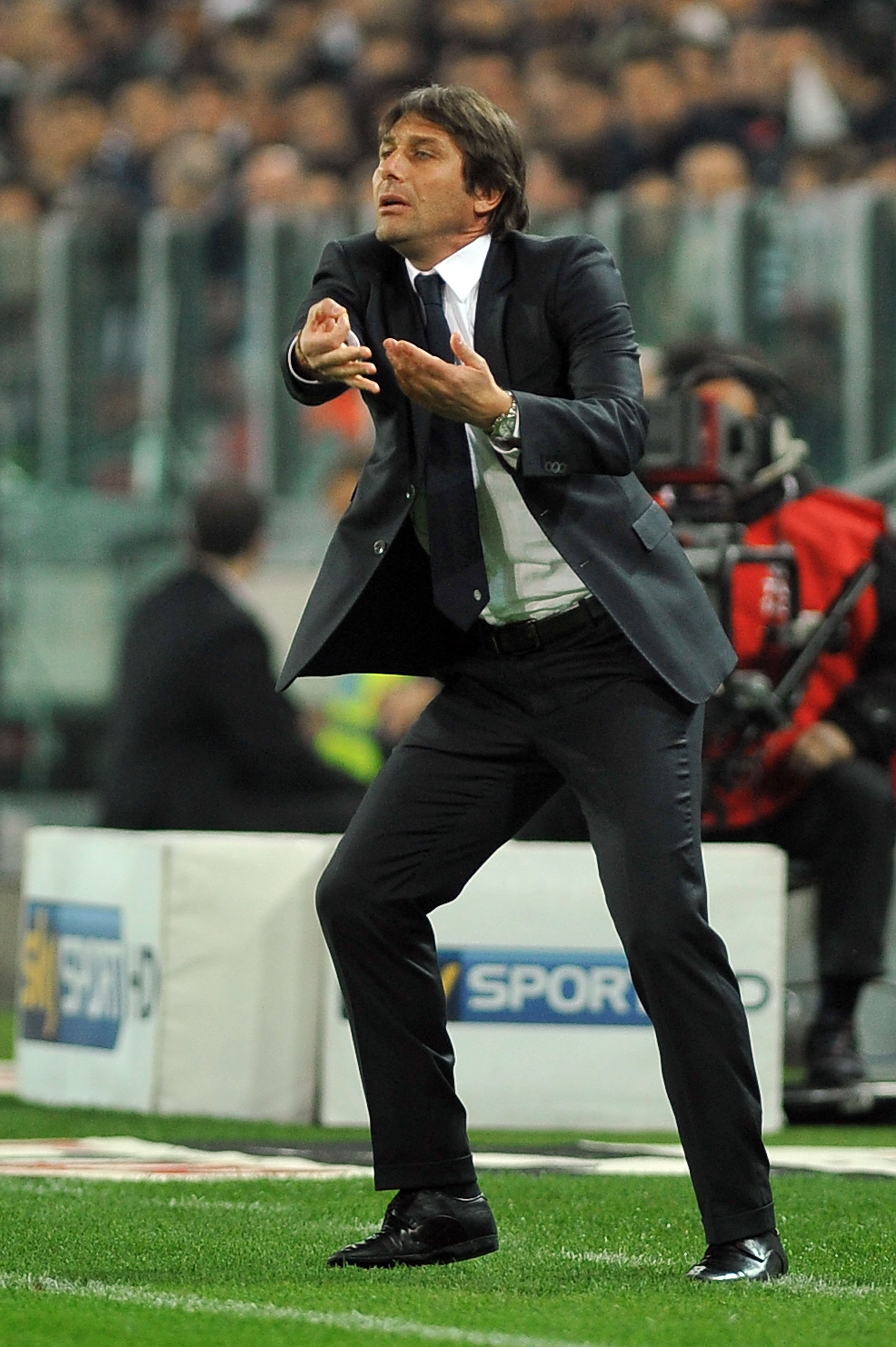 Antonio Conte vann tränarmatchen mot Claudio Ranieri när han slängde in veteranen som avgjorde.