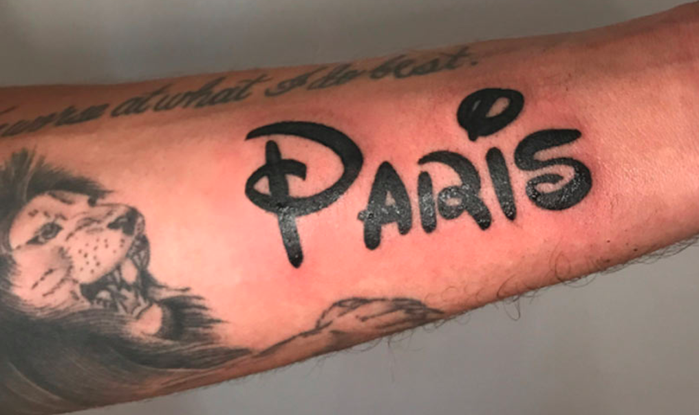 Chris Zylka tatuerade in Paris namn Chris Zylka tatuerade in Paris namn