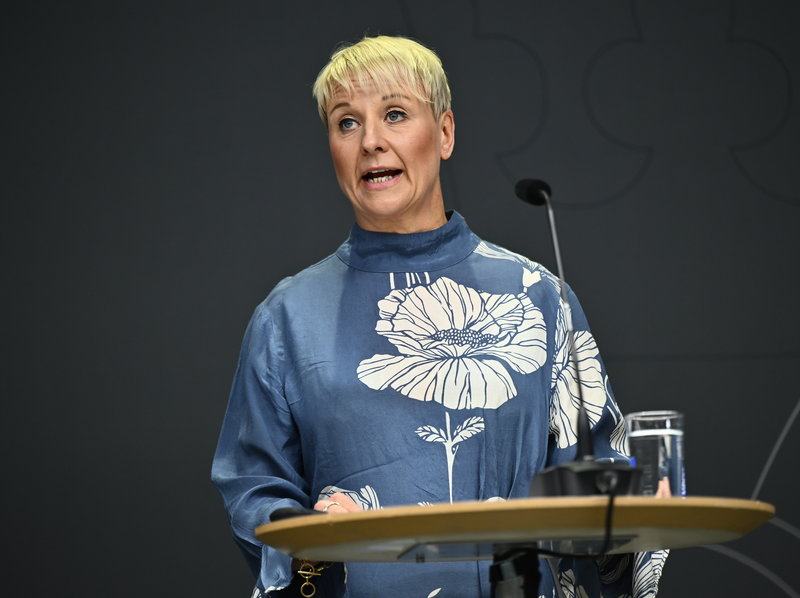 Äldre- och socialförsäkringsminister Anna Tenje vill korta ansökningstiden för utbetalning av tillfällig föräldrapenning. Foto: Anders Wiklund/TT Äldre- och socialförsäkringsminister Anna Tenje vill korta ansökningstiden för utbetalning av tillfällig föräldrapenning. Foto: Anders Wiklund/TT