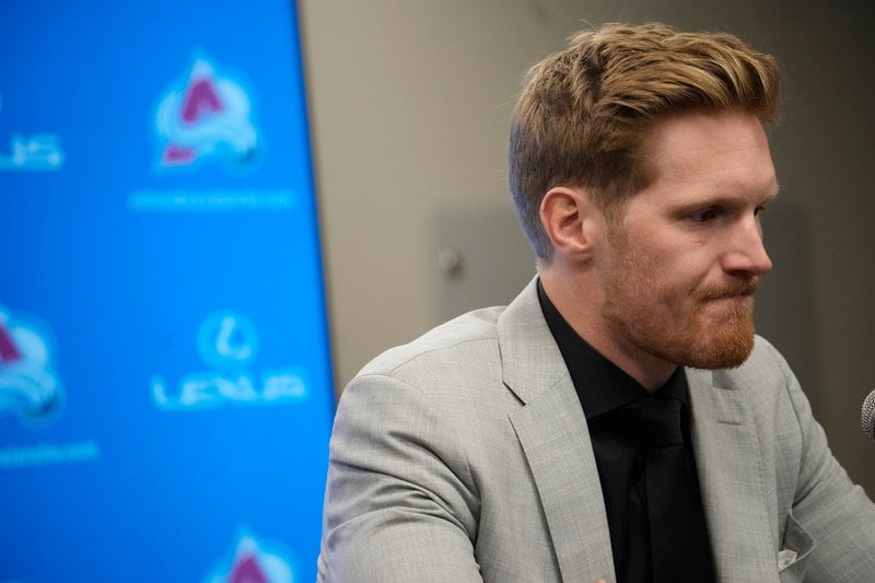 Gabriel Landeskog fick gå igenom många bakslag innan han kunde göra comeback i NHL.