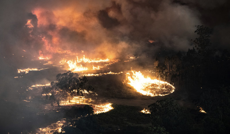 Bränderna rasade över enorma områden i Australien under brandsäsongen 2019–2020. Bilden är tagen i regionen East Gippsland den 30 december, dagen innan branden nådde fram till Mallacoota.