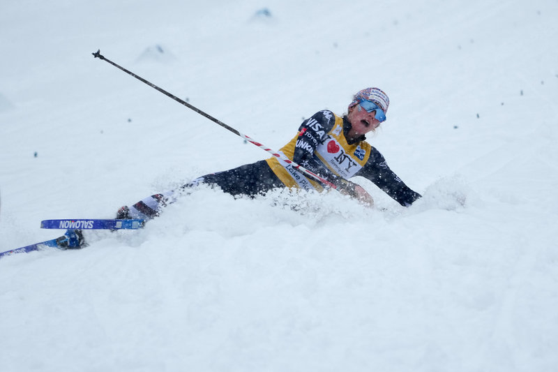 Jessie Diggins sista lopp i karriären slutade med ett fall.