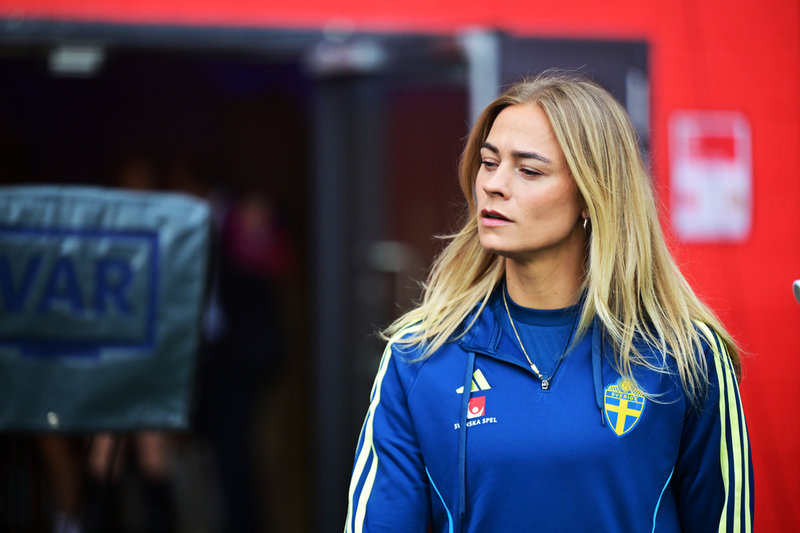 Fridolina Rolfö fanns på plats, men spelade inte, när de svenska fotbollsdamerna EM-genrepade mot Norge i torsdags. Det finns dock goda möjligheter för Barcelonastjärnan att bli återställd för att spela EM.