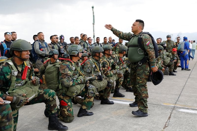 Venezuela rustar upp. Bild tagen i samband med en uppvisning i slutet av november.