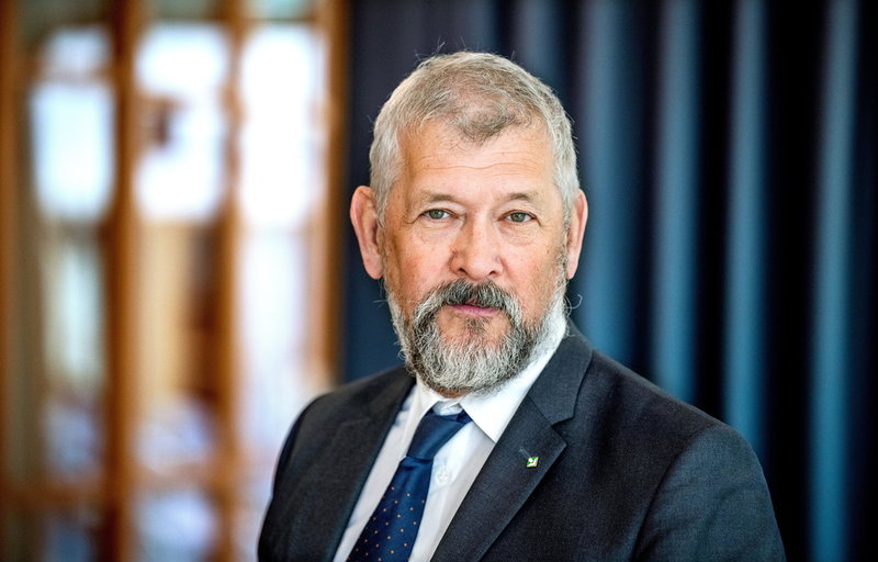 Försäkringskassan generaldirektör Nils Öberg säger nu att elstödet till hushållen för november och december förra året ska finnas på kontot senast den 9 juni. För ett villahushåll i södra Sverige kan det handla om cirka 5 000 kronor, i norra Sverige någon tusenlapp mindre.