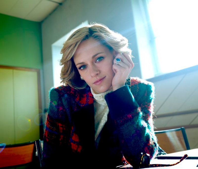Kristen Stewart är en porträttlik Diana i 'Spencer'. Pressbild.