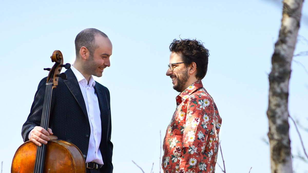 Cellisten Jakob Koranyi och pianisten Peter Friis Johansson har gjort den klassiska festivalen Järna Festival Academy ännu mer klimatvänlig i år. Pressbild.
