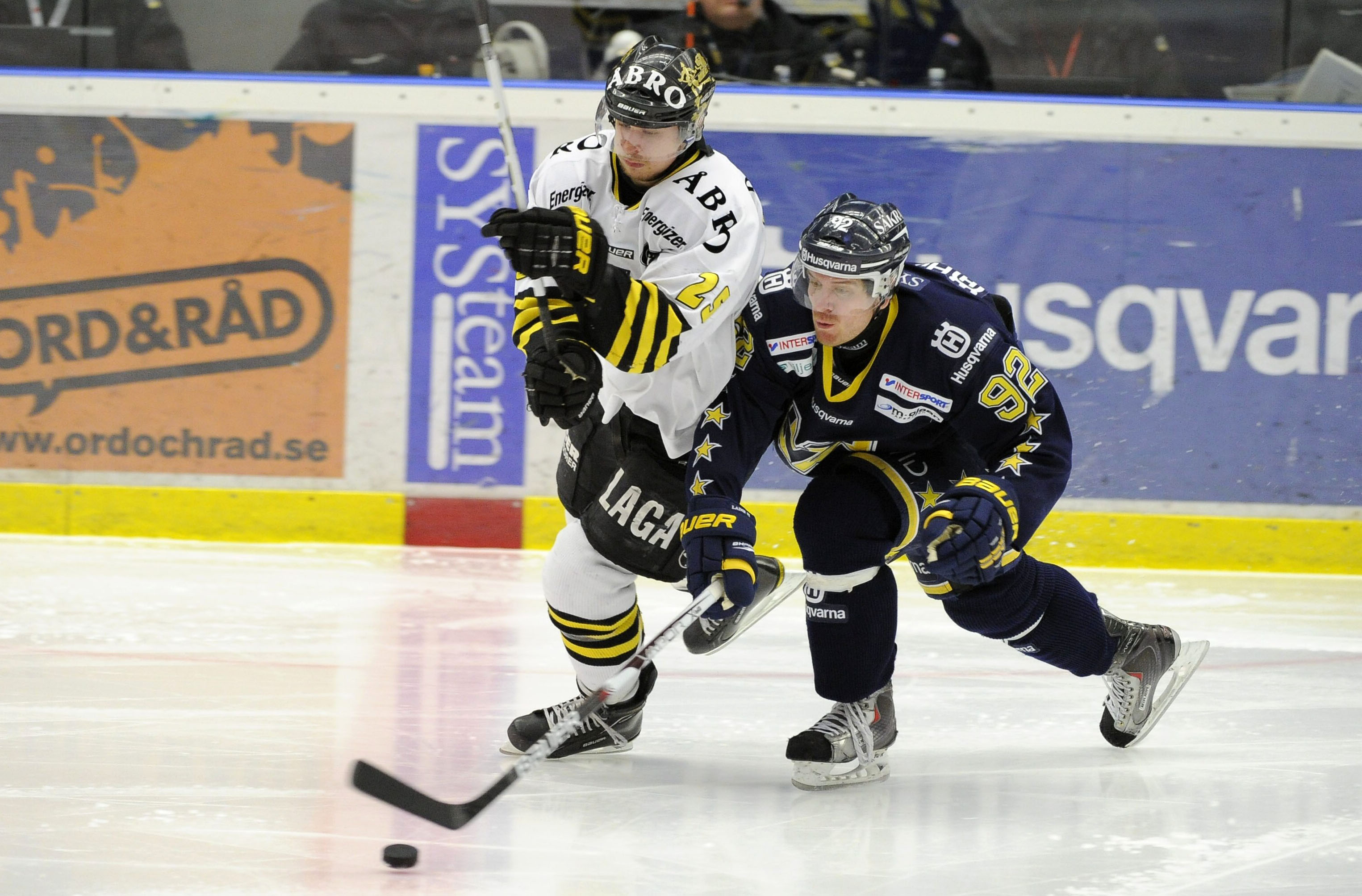 Det återstår att se om HV71 kan hitta tillbaka till sitt vägvinnande spel eller om AIK kan fortsätta käka upp de stora stjärnorna?