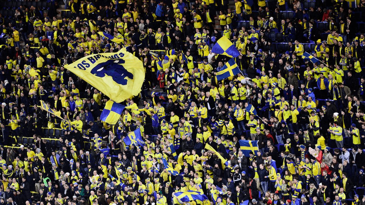 Det var bra tryck på de svenska fansen på hemmamatchen.