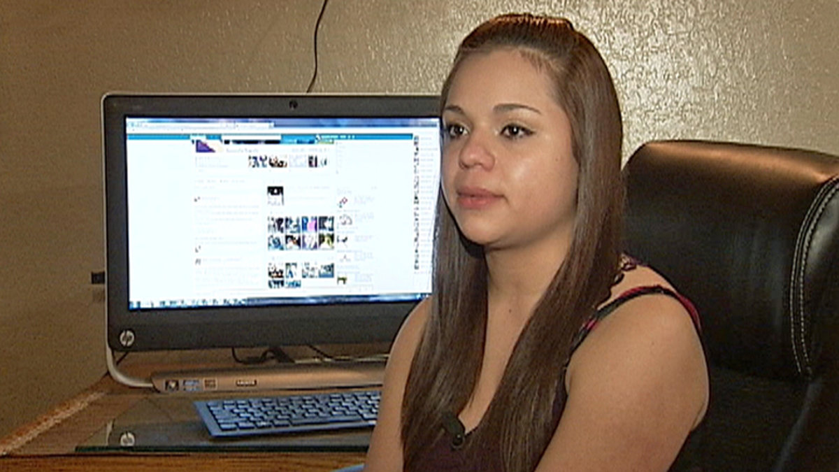 Biträdande rektorn tvingade Samantha, 14, att logga in på sin Facebooksida.