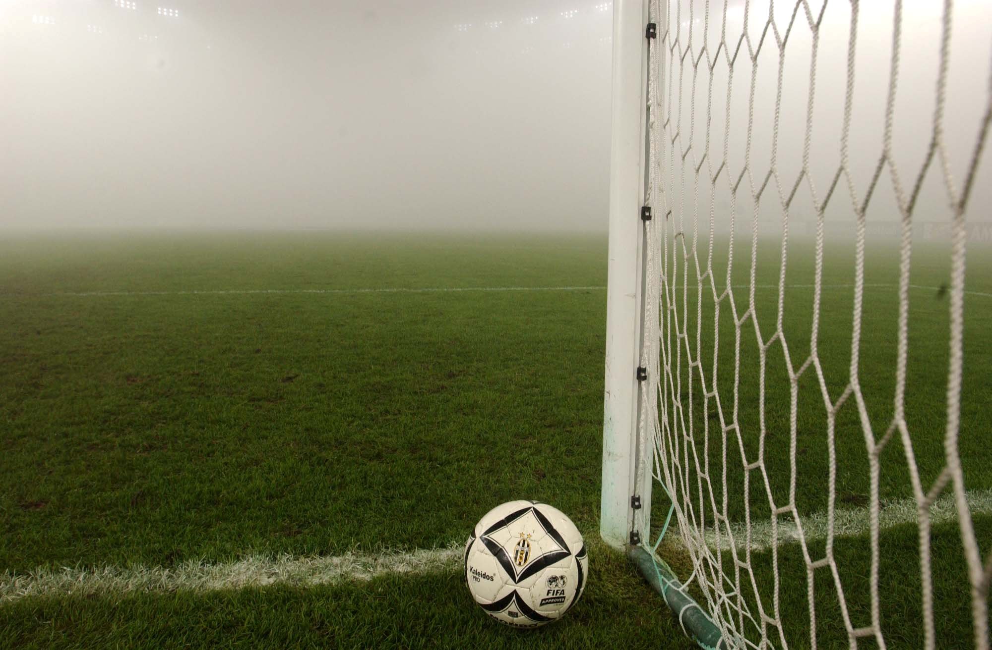 En fotbollsmatch mellan två sörmländska lag i Eskilstuna spårade ur och en 19-årig spelare har dömt för misshandel. 
