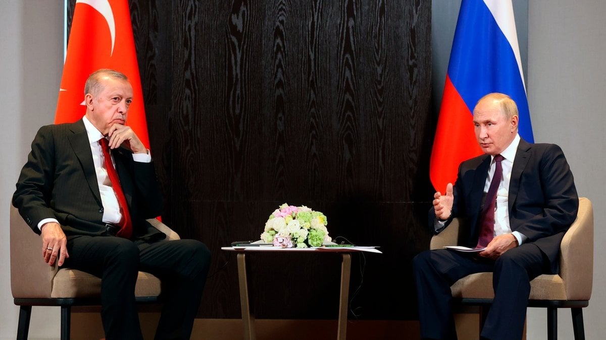 Turkiets Recep Tayyip Erdogan och Rysslands Vladimir Putin vid ett samtal i Uzbekistan i september 2022.