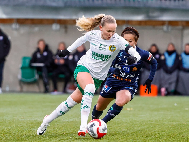 Matilda Vinberg, i vitt, har fått en större roll i Hammarby efter att utländska stjärnorna Kyra Cooney-Cross och Maika Hamano lämnat under säsongen. Arkivbild.