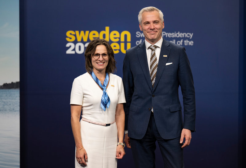 EU-minister Jessika Roswall tillsammans med Finlands EU-minister Anders Adlercreutz vid det informella EU-ministermötet utanför Stockholm.