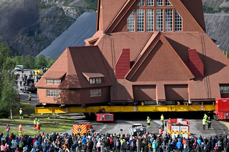Ståtliga Kiruna kyrka mäter nära 40 gånger 40 meter och är 35 meter hög.