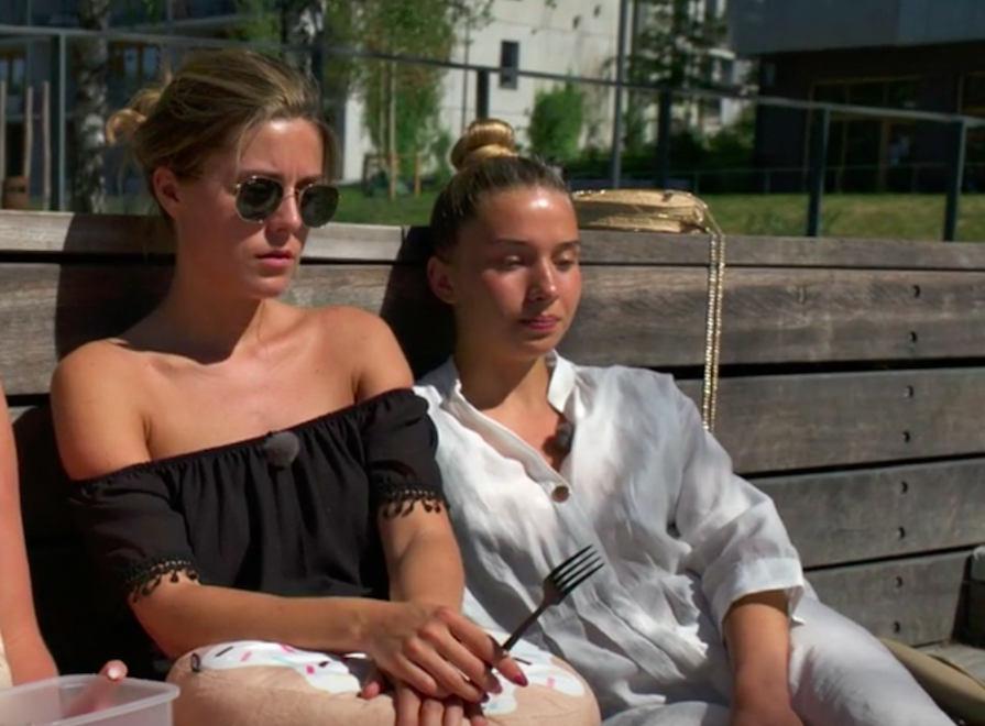 Bianca Ingrosso har picknick med sina vänner Bianca Ingrosso har picknick med sina vänner