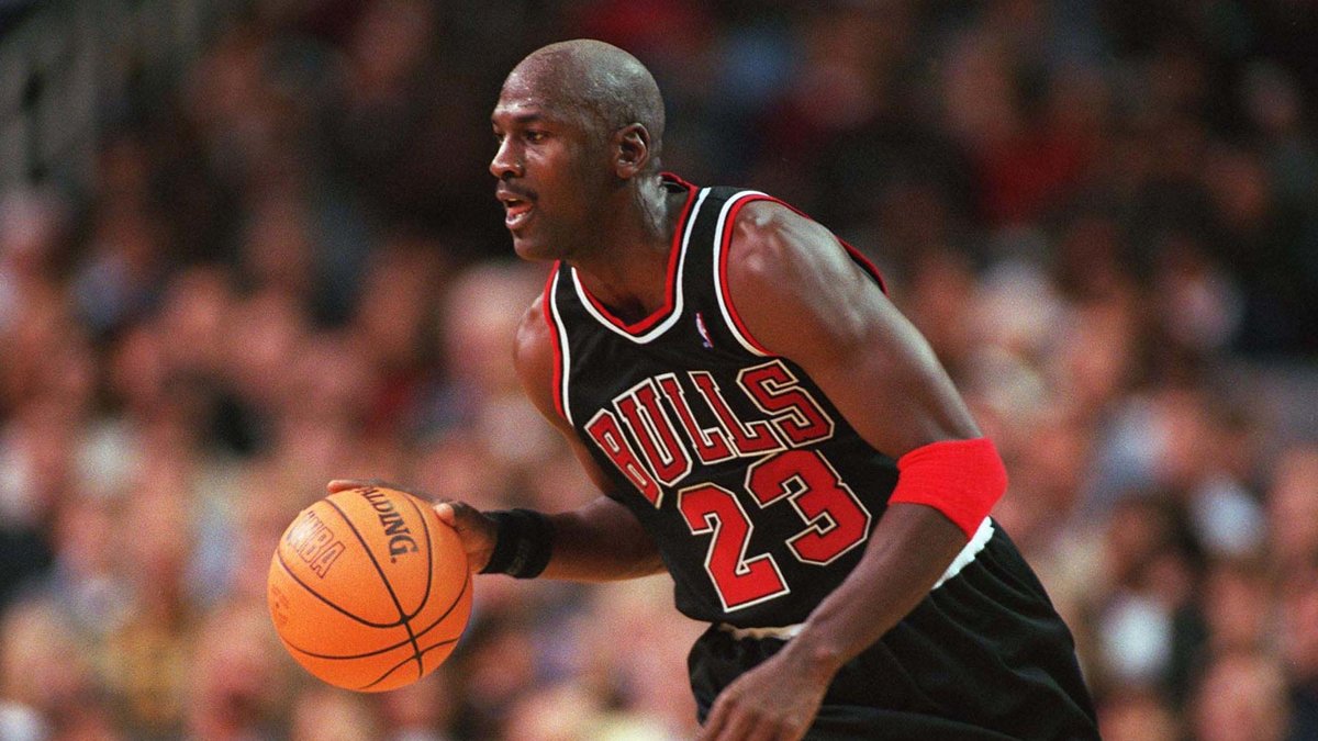 4. Michael Jordan, som la ner sin framgångsrika karriär för tio år sedan, har 23 817 809 följare på Facebook. 